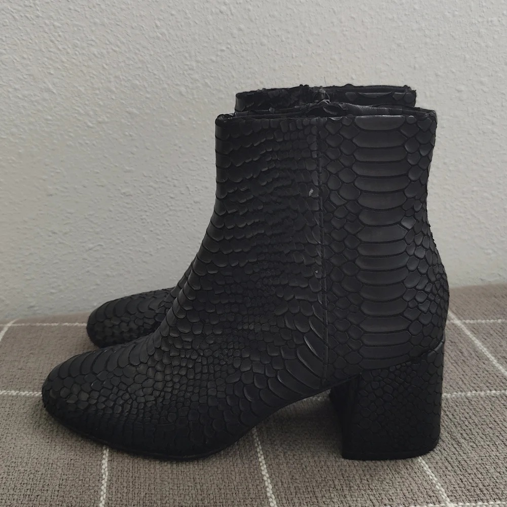 Steve Madden Gibbs Booties - Picture 2 of 11